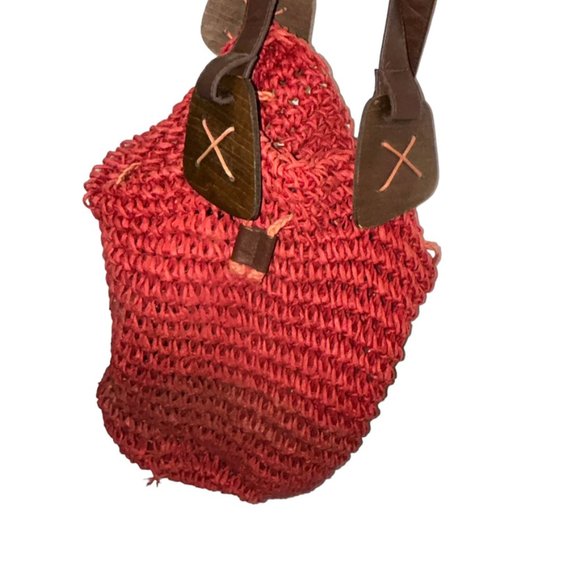 Red Straw all woven by hand Leather wood handles sack bucket bag - Picture 4 of 4
